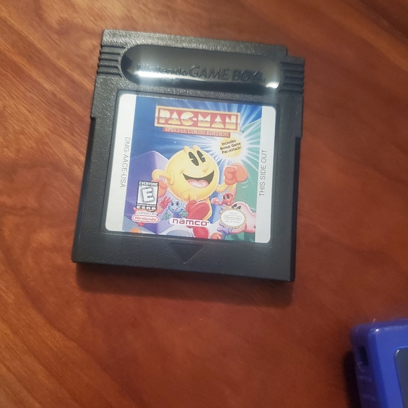 Vintage Gameboy Color - Picture 2 of 5